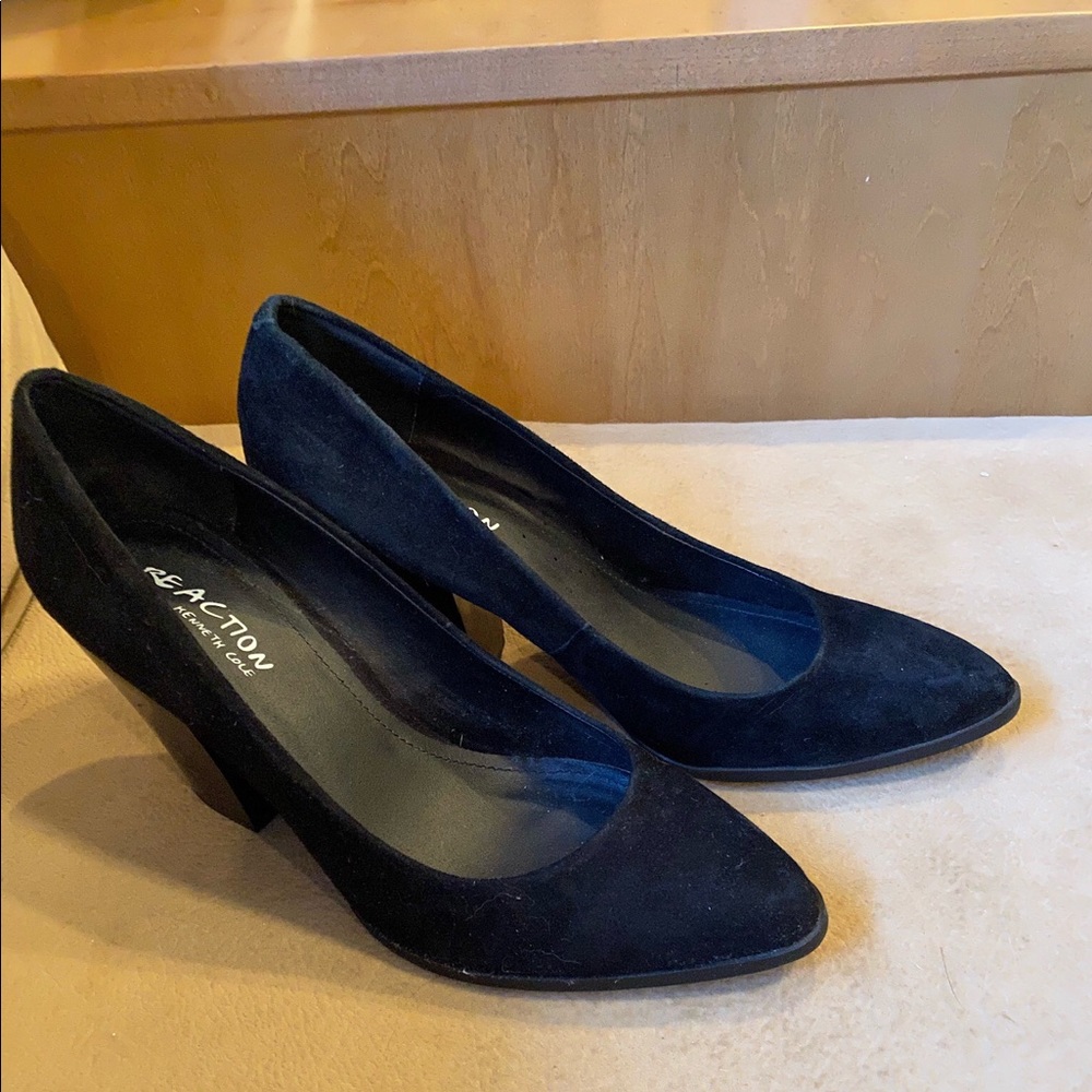 Size 9 Kenneth Cole Suede Pumps